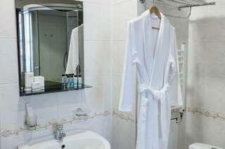 Гостиница Ямал Новый Уренгой Семейный двухместный номер с 1 кроватью-9